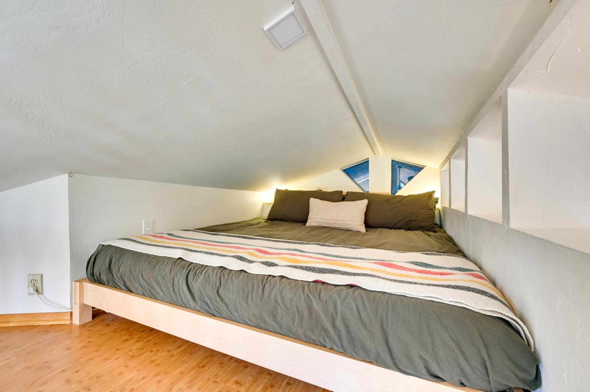 Pet-friendly With Patio Apartment
